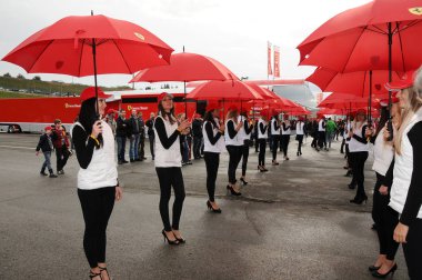 Mugello, bu Kasım 2011: Tanımlanamayan Pit Babe için padok fotoğraflarda Finali Mondiali Ferrari 2011 Mugello İtalya devre sırasında poz veriyor