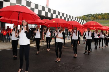 Mugello, bu Kasım 2011: Tanımlanamayan Pit Babe için padok fotoğraflarda Finali Mondiali Ferrari 2011 Mugello İtalya devre sırasında poz veriyor