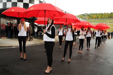 Mugello, bu Kasım 2011: Tanımlanamayan Pit Babe için padok fotoğraflarda Finali Mondiali Ferrari 2011 Mugello İtalya devre sırasında poz veriyor