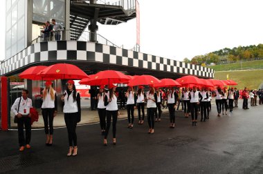 Mugello, bu Kasım 2011: Tanımlanamayan Pit Babe için padok fotoğraflarda Finali Mondiali Ferrari 2011 Mugello İtalya devre sırasında poz veriyor