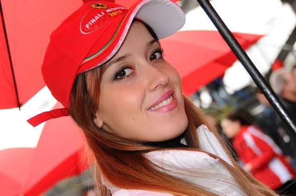 Mugello, November, 2011: Azonosítatlan Pit Babe jelent a karámban fotók alatt Finali Mondiali Ferrari 2011 a Mugello áramkört, Olaszország — Stock Fotó