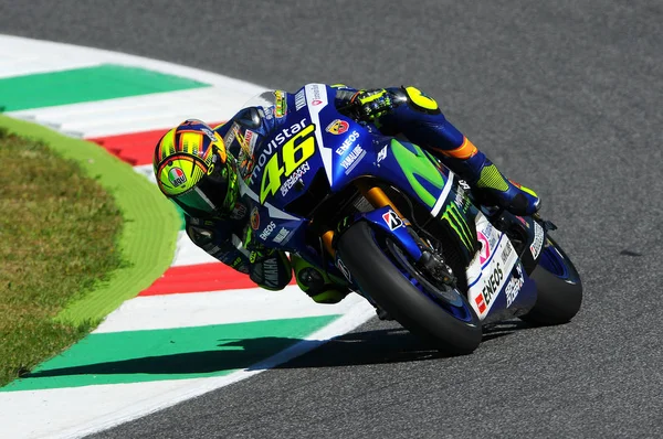 MUGELLO - ITÁLIA, 29-30 MAIO: piloto italiano Yamaha Valentino Rossi em 2015 TIM MotoGP da Itália no circuito Mugello em 29-30 de maio de 2015 — Fotografia de Stock