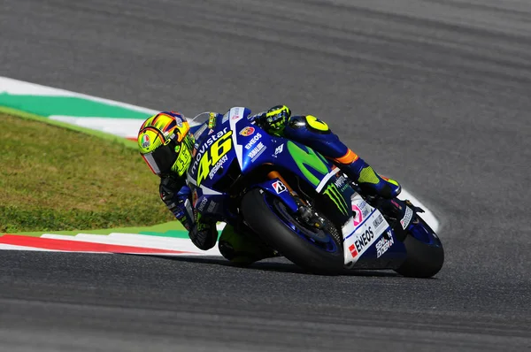 MUGELLO - ITÁLIA, 29-30 MAIO: piloto italiano Yamaha Valentino Rossi em 2015 TIM MotoGP da Itália no circuito Mugello em 29-30 de maio de 2015 — Fotografia de Stock