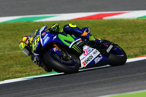 MUGELLO - ITÁLIA, 29-30 MAIO: piloto italiano Yamaha Valentino Rossi em 2015 TIM MotoGP da Itália no circuito Mugello em 29-30 de maio de 2015 — Fotografia de Stock