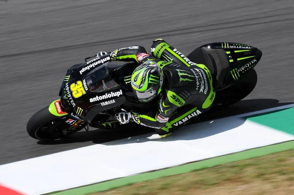 MUGELLO - ITÁLIA, JULHO 13: British Yamaha rider Cal Crutchlow at 2012 Qualify Session Grand Prix TIM of Italy MotoGP at Mugello circuit on July 13, 2012 — Fotografia de Stock