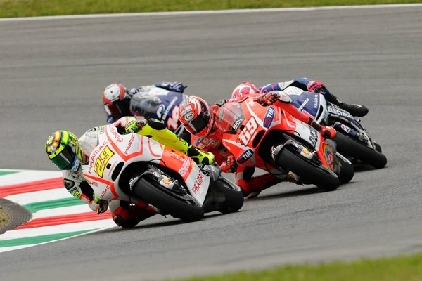 MUGELLO - ITALIA, 31 DE MAYO: El piloto italiano Andrea Iannone en el TIM MotoGP de Italia 2013 en el circuito de Mugello el 31 de mayo de 2013 — Foto de Stock