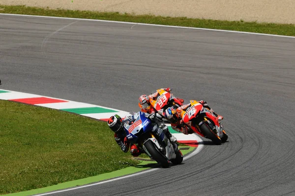 Mugello - Italy, 3 juni: Spaans Yamaha rider Jorge Lorenzo in de 2013 Tim Motogp van Italië op Mugello circuit op 3 juni 2013 — Stockfoto