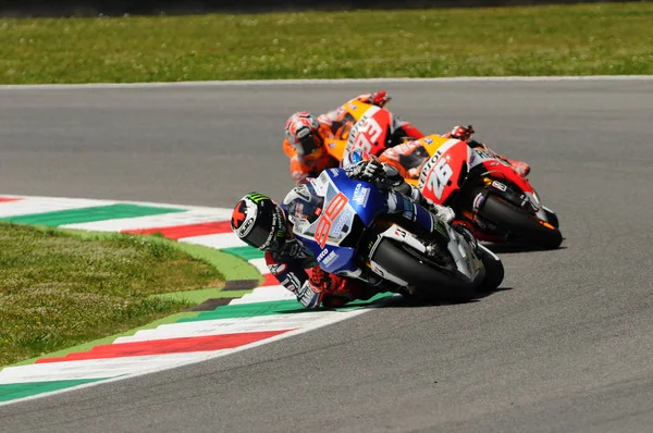 MUGELLO - ITALY, JUNE 3: Spanish Yamaha rider Jorge Lorenzo in  the 2013 TIM MotoGP of Italy at Mugello circuit on June 3, 2013 — Stock Photo, Image