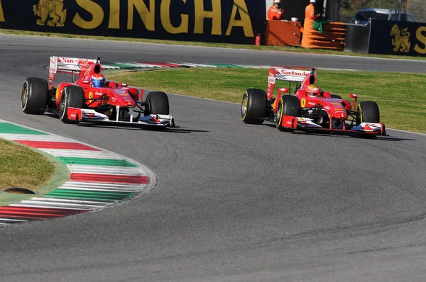 ムジェロ サーキット, イタリア - 10 月: 公式ドライバーのスクーデリア ・ フェラーリの F1 フィナーリ モンデアーリ ・ フェラーリ、イタリア ・ ムジェロ サーキットで、2015 年までの間にショーのセッションで — ストック写真