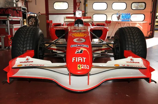 MUGELLO, IT, noviembre de 2015: Ferrari F1 en el pitlane en el Circuito Mugello en italia durante Finali Mondiali Ferrari 2015. Italia — Foto de Stock