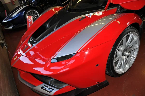 Mugello, italien - 6. November 2015: ferrari fxx k in the box während der xx programme der ferrari racing days in mugello circuit — Stockfoto