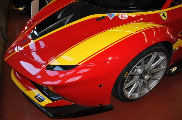 MUGELLO, ITÁLIA - NOVEMBRO 6, 2015: Ferrari FXX K na caixa durante XX Programas de Ferrari Racing Days em Mugello Circuit — Fotografia de Stock