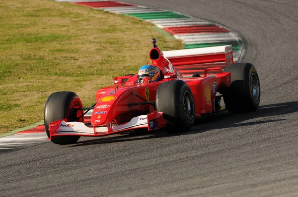 알 수는 페라리 F1 이탈리아에서 무 겔로 회로에 실행 — 스톡 사진