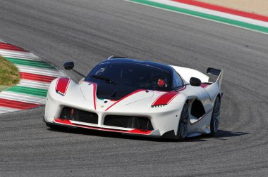 Mugello, İtalya - 6 Kasım 2015: Bilinmeyen sırasında Xx programları, Finali Mondiali Ferrari - Ferrari yarış günde devre Mugello, İtalya Ferrari Fxx K sürücüleri.