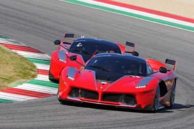 Mugello, İtalya - 6 Kasım 2015: Bilinmeyen sırasında Xx programları, Finali Mondiali Ferrari - Ferrari yarış günde devre Mugello, İtalya Ferrari Fxx K sürücüleri.