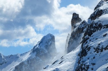 Rifugio Scoiattoli Cinque Torri, Dolomitler, Veneto, İtalya 'dan Kış Panoraması, 