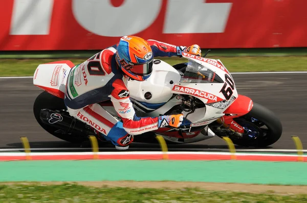 Honda CBR1000RR SP de PATA Honda World Superbike Team, piloté par Michael van der Mark en action lors de la Superbike Race 1 lors de la FIM Superbike 2016 à Imola Circuit Italie — Photo