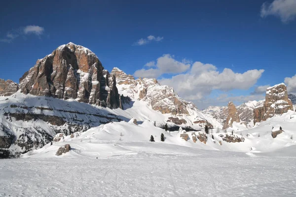 Tofane berggroep, Tofana di Mezzo, Tofana di Dentro, Tofana di Rozes, Dolomieten, Cortina d 'Ampezzo, Italië — Stockfoto