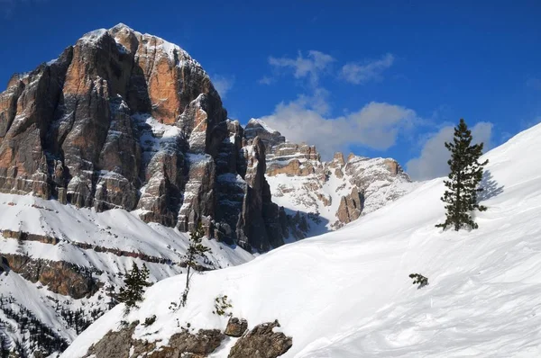 Tofane berggroep, Tofana di Mezzo, Tofana di Dentro, Tofana di Rozes, Dolomieten, Cortina d 'Ampezzo, Italië — Stockfoto