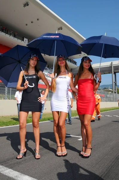 Belos Pit Babes não identificados posa para fotos no paddock durante o Campeonato Superstars no Circuito Mugello na Itália — Fotografia de Stock