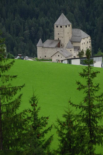 Ciastel de Tor, San Martino in Badia, Alta Badia, Włochy. — Zdjęcie stockowe