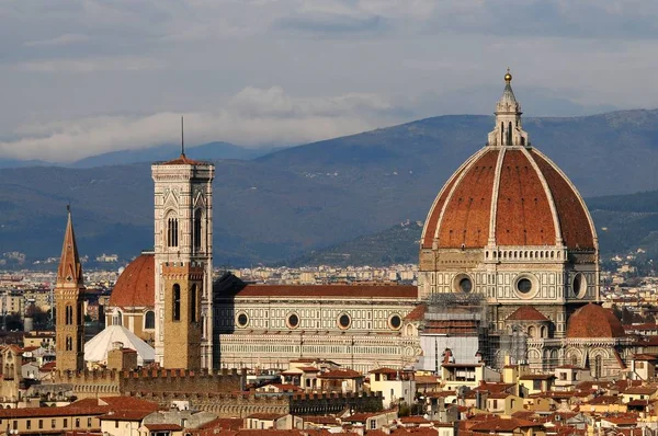 Duomo Santa Maria Del Fiore de manhã de Piazzale Michelangelo em Florença, Toscana, Itália — Fotografia de Stock