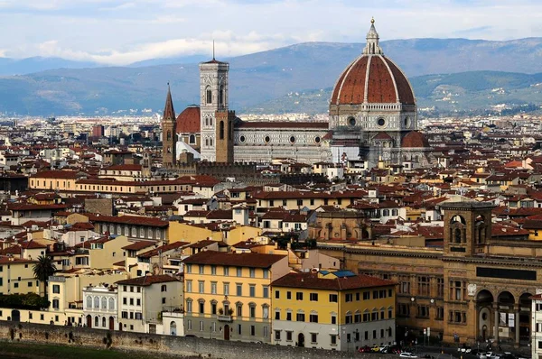 Duomo Santa Maria Del Fiore de manhã de Piazzale Michelangelo em Florença, Toscana, Itália — Fotografia de Stock