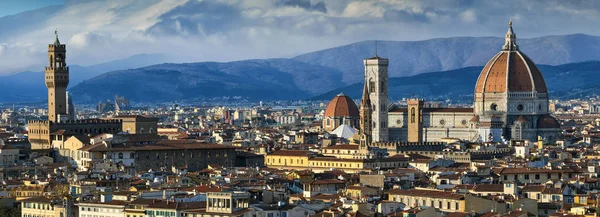 Santa Maria Del Fiore Piazzale Michelangelo Florence, Toskana, İtalya'dan görüldüğü gibi Katedrali