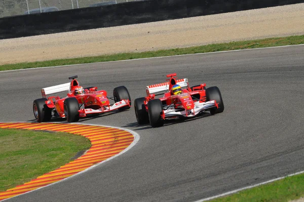 Mugello, je listopad, 2008: neznámý běžet s moderní Ferrari F1 během Finali Mondiali Ferrari 2008 do okruhu mugello v Itálii — Stock fotografie