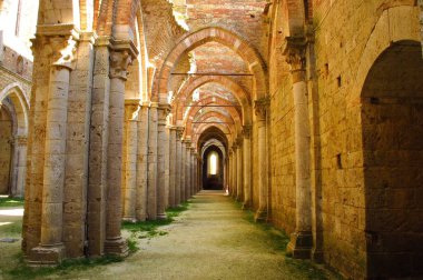 Eski San Galgano Abbey yakınındaki Chiusdino, Toskana, İtalya, Toskana bölgesindeki Romanesk mimari örneği