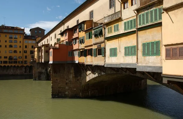 Ponte Vecchio, öreg-híd Arno folyó, Firenze, Olaszország — Stock Fotó