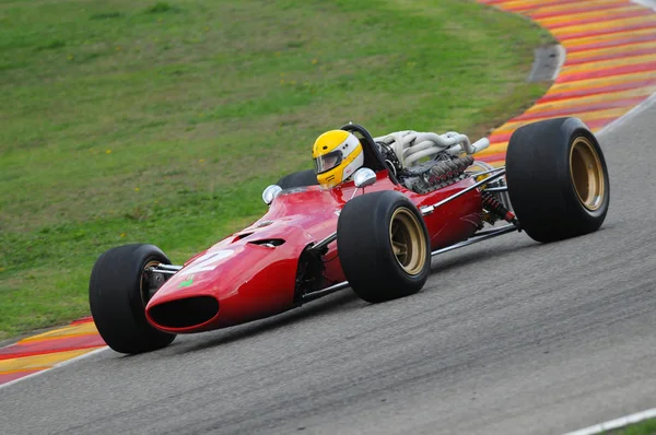 Mugello, go listopada 2008: Nieznany uruchomić stary 1960 Ferrari F1 na torze Mugello we Włoszech podczas ostateczna Mondiali Ferrari 2008. Włochy — Zdjęcie stockowe