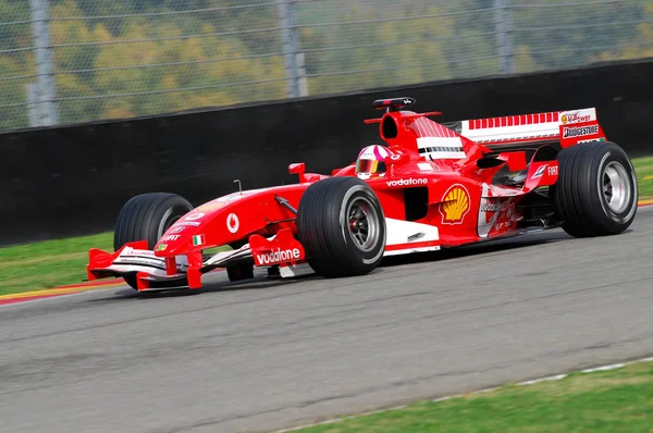 MUGELLO, IT, novembro de 2007: corrida desconhecida com Ferrari F1 Moderno durante Finali Mondiali Ferrari 2007 no circuito mugello em itália — Fotografia de Stock