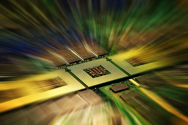 Computerprocessors CPU en geheugen Modules uitgelijnd met effecten postproductie, achtergrond verlichting. — Stockfoto