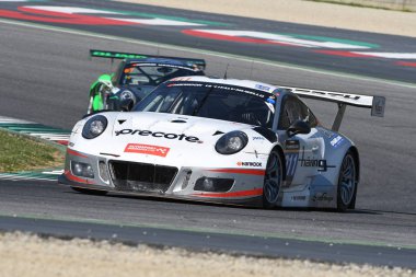 12 cevheri Hankook Mugello 18 Mart 2014: #911 Herberth Motorsport, Porsche 991 Gt3 R: Daniel Allemann, Ralf Bohn, Robert Renauer, Alfred Renauer Mugello devre üzerinde.