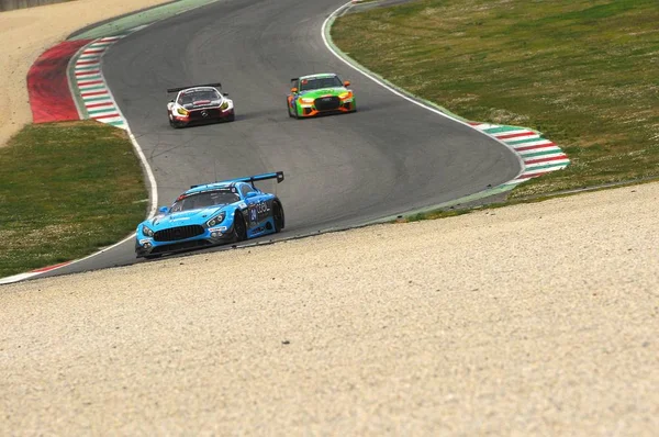 12 ore Hankook Mugello 18 Março 2017: # 24 desempenho automotivo SPS, Mercedes AMG GT3 impulsionado por Alexandre Coigny, Iradj Alexander David, Richard Feller no circuito de Mugello, Itália . — Fotografia de Stock