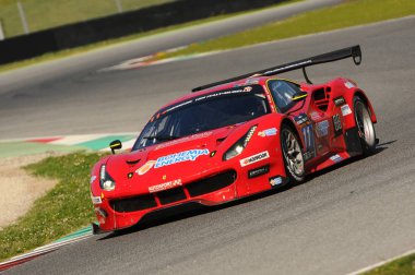 12 cevheri Hankook Mugello 18 Şubat 2017: #11 Scuderia Praha, Ferrari 488 Gt3: Jiri Pisarik, Josef Krl, Matteo Malucelli devre Mugello, İtalya.