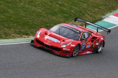 12 cevheri Hankook Mugello 18 Şubat 2017: #11 Scuderia Praha, Ferrari 488 Gt3: Jiri Pisarik, Josef Krl, Matteo Malucelli devre Mugello, İtalya.