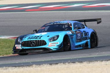 12 cevheri Hankook Mugello 18 Şubat 2017: #25 Htp Motorsport, Mercedes Amg Gt3: Wim de Pundert, Bernd Schneider, Brice Bosi devre Mugello, İtalya.