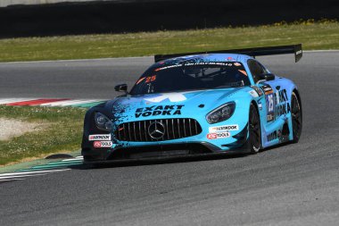 12 cevheri Hankook Mugello 18 Şubat 2017: #25 Htp Motorsport, Mercedes Amg Gt3: Wim de Pundert, Bernd Schneider, Brice Bosi devre Mugello, İtalya.