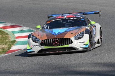 12 cevheri Hankook Mugello 18 Şubat 2017: #30 Ram yarış, Mercedes Amg Gt3: Tom Onslow-Cole, Remon Leonard Vos, Kevin Veltman devre Mugello, İtalya.