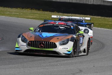 12 cevheri Hankook Mugello 18 Şubat 2017: #30 Ram yarış, Mercedes Amg Gt3: Tom Onslow-Cole, Remon Leonard Vos, Kevin Veltman devre Mugello, İtalya.