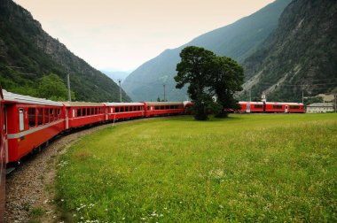 İsviçre: Temmuz 2012, yaz aylarında İsviçre dağ treni Bernina Express