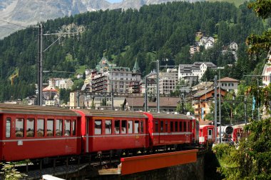 İsviçre: Temmuz 2012, yaz aylarında İsviçre dağ treni Bernina Express