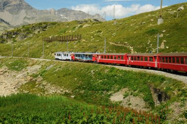 İsviçre: Temmuz 2012, yaz aylarında İsviçre dağ treni Bernina Express