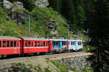İsviçre: Temmuz 2012, yaz aylarında İsviçre dağ treni Bernina Express