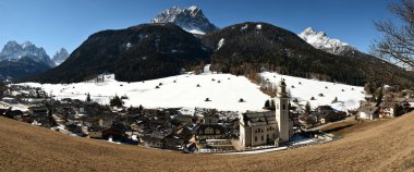 Güzellikler kış sezonu Sesto Pusteria Dolomites içinde Val Pusteria, İtalya.