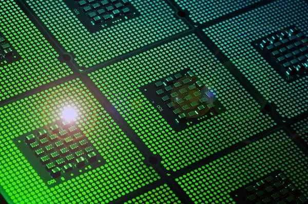Computerprocessors uitgelijnd met lichteffecten. — Stockfoto