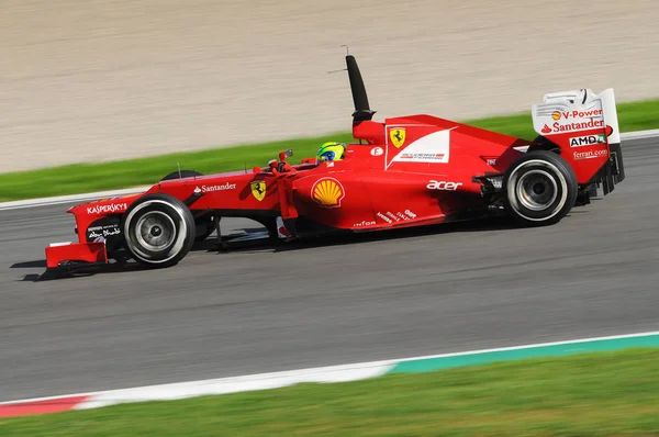Okruhu Mugello květen 2012: Felipe Massa na Ferrari F1 při tréninku na okruhu Mugello, Itálie. — Stock fotografie