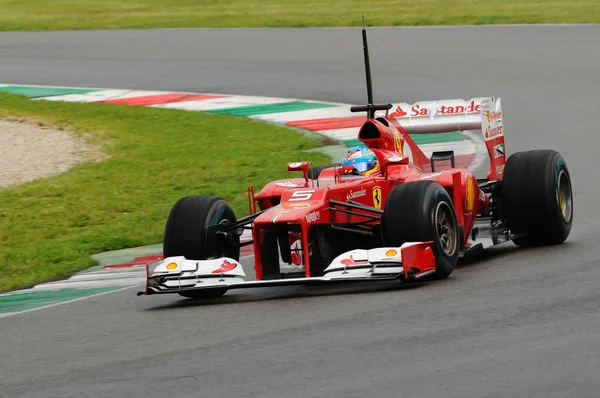 Circuito Mugello Maio 2012: Fernando Alonso na Ferrari F1 durante a prática no Circuito Mugello, Itália . — Fotografia de Stock